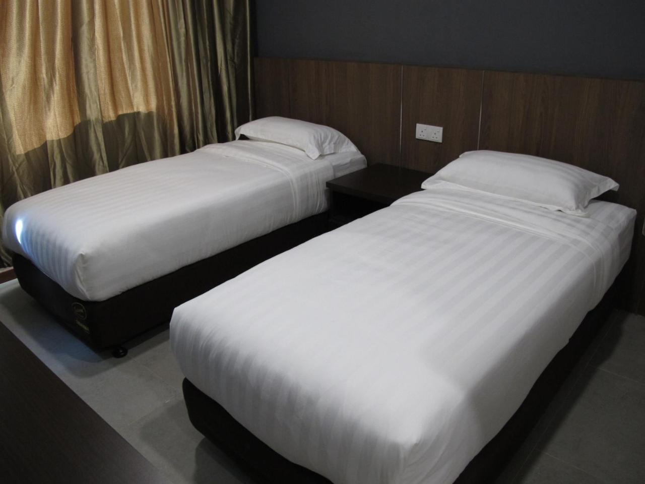 Hotel Sukaramai Kampung Gurun Bagian luar foto