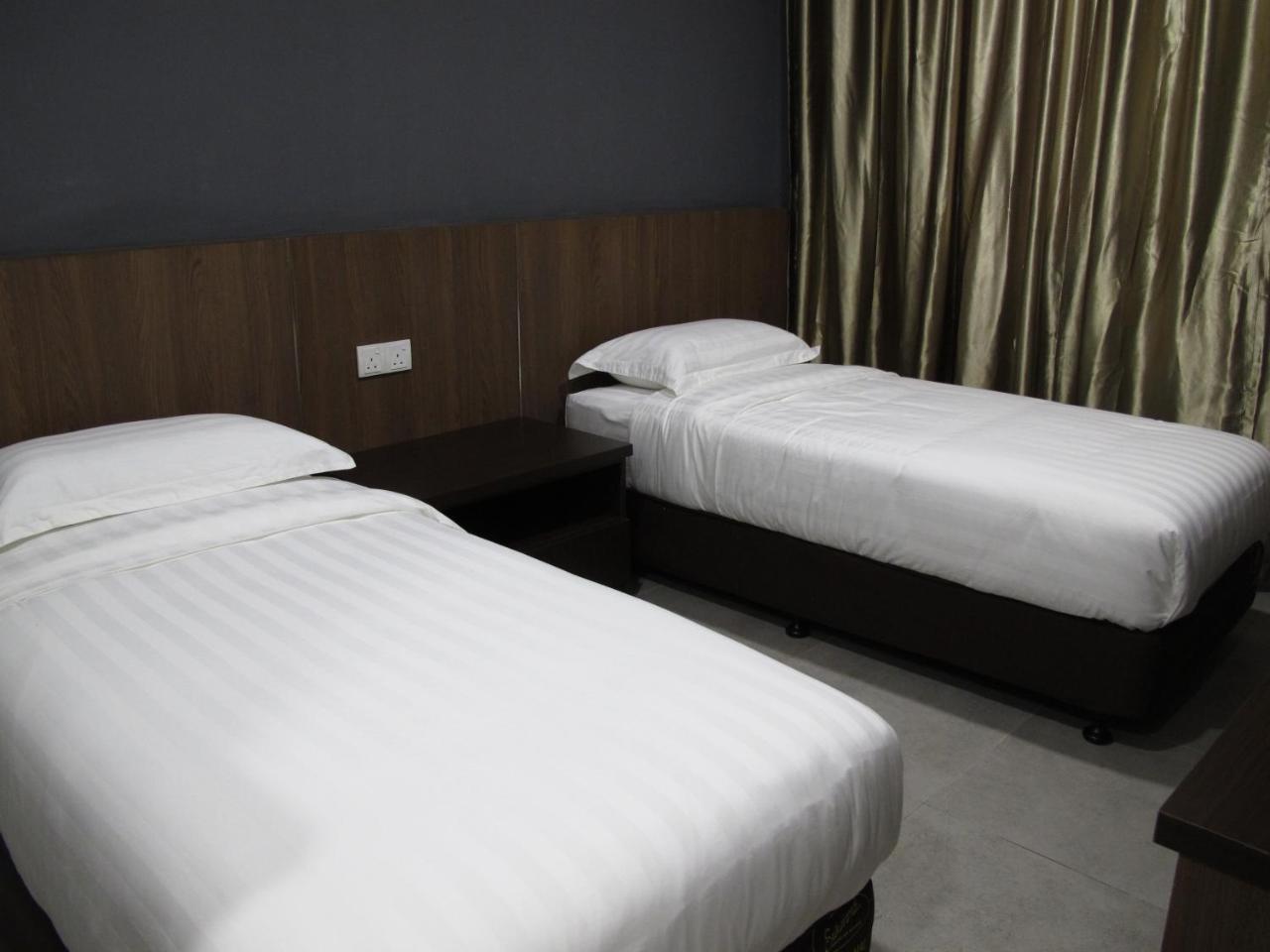 Hotel Sukaramai Kampung Gurun Bagian luar foto