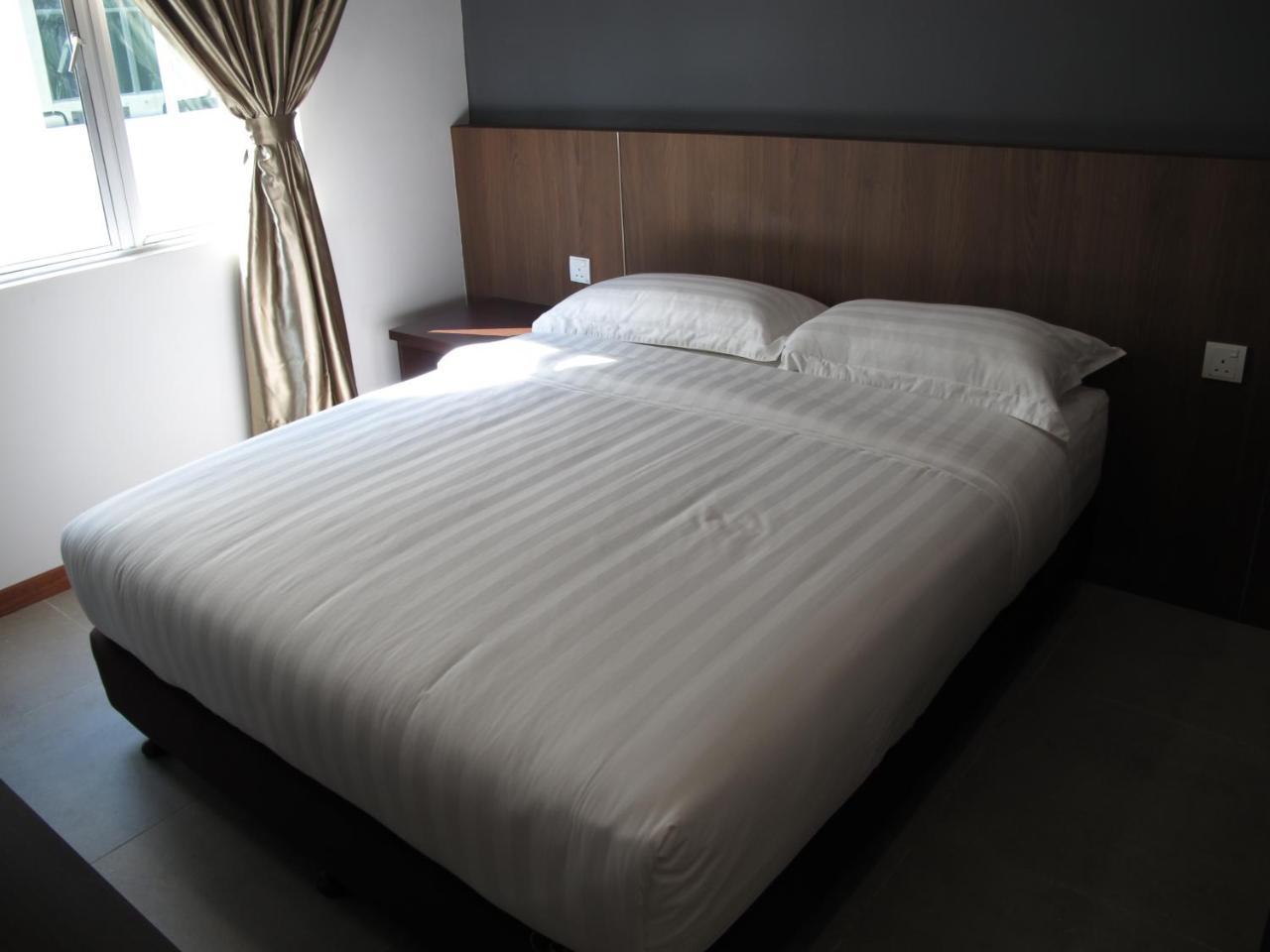 Hotel Sukaramai Kampung Gurun Bagian luar foto