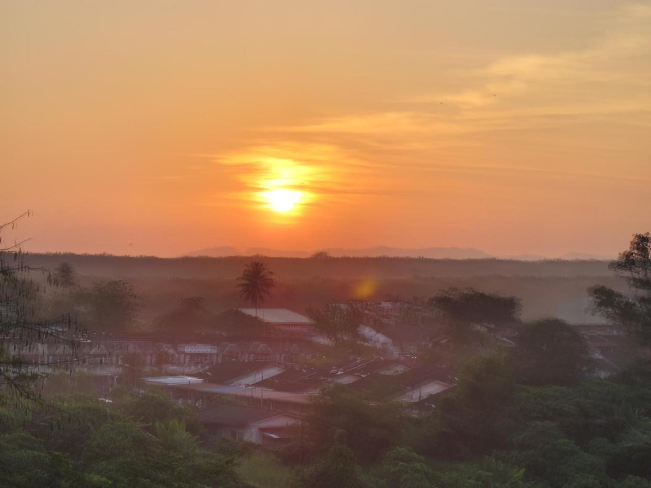 Hotel Sukaramai Kampung Gurun Bagian luar foto