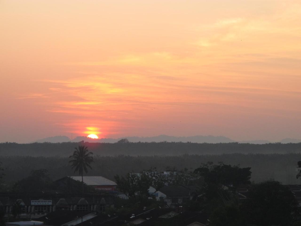 Hotel Sukaramai Kampung Gurun Bagian luar foto